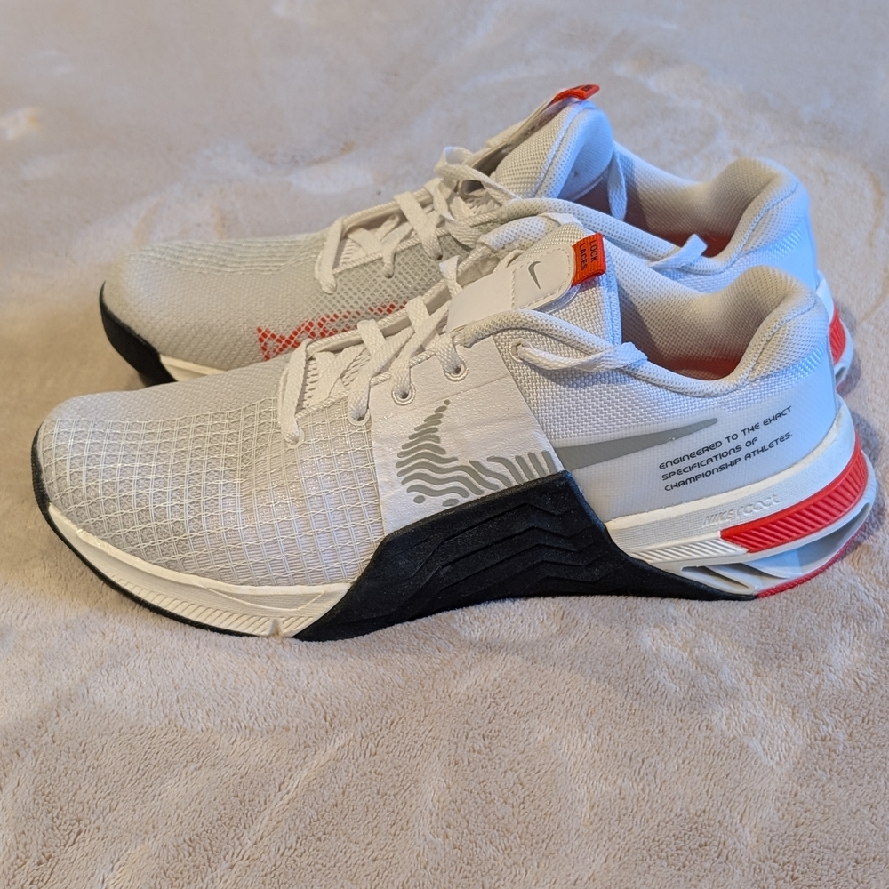 Nike White Black Red Metcon Cross Trainer Workout Shoes - Picture 2 of 4